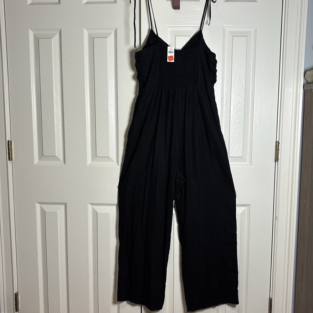 Old Navy Tie Shoulder Cropped Twist Front Smocked Jumpsuit - Picture 6 of 12